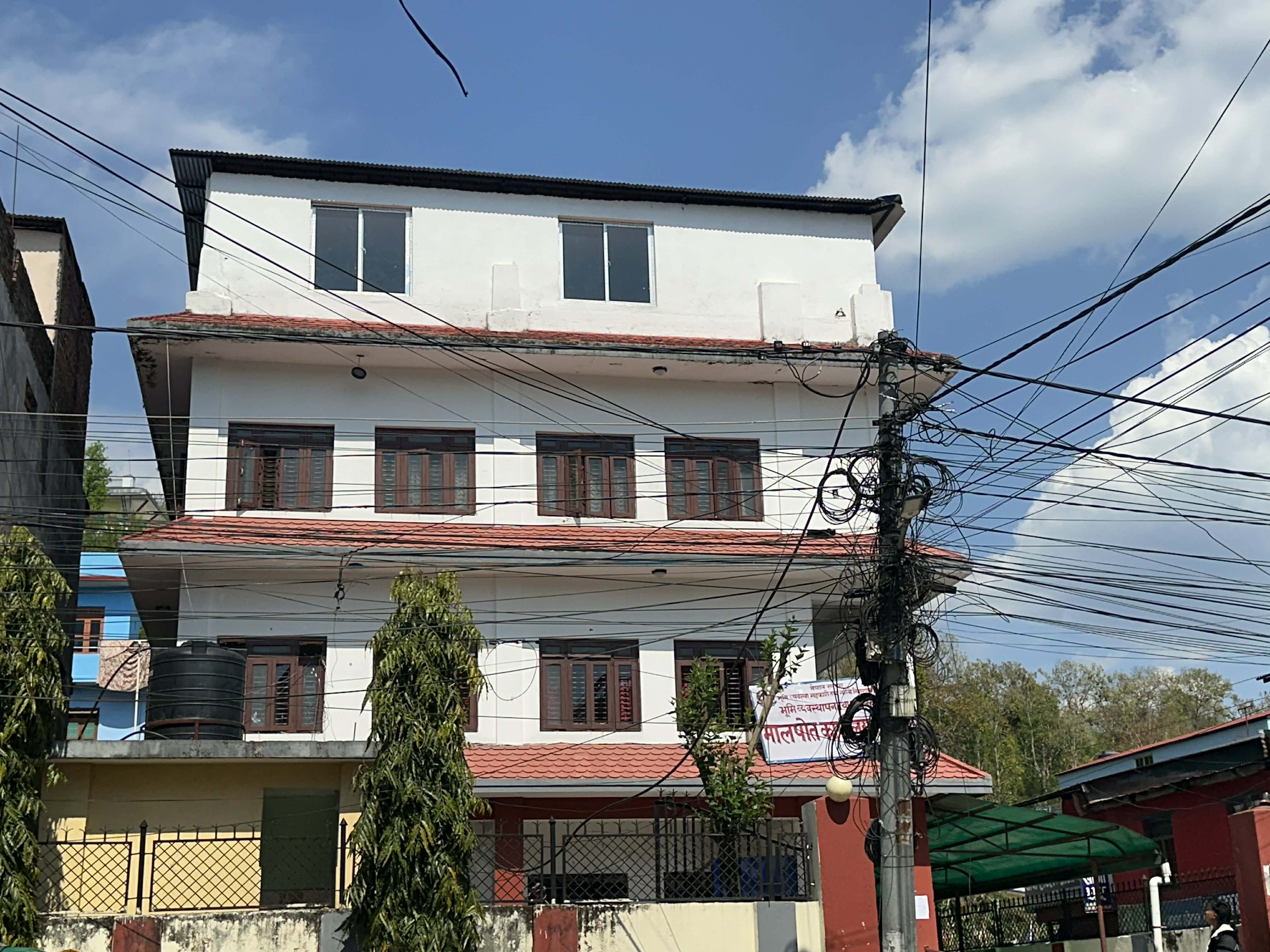 सिन्धुली मालपोतमा लेखापढी संचालकलाई प्रवेशमा रोक